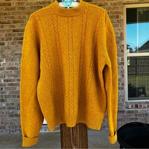 Gorgeous 100% Lambs Wool Mockneck Cableknit Sweater